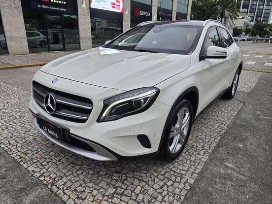 MERCEDES-BENZ-GLA 200-2016