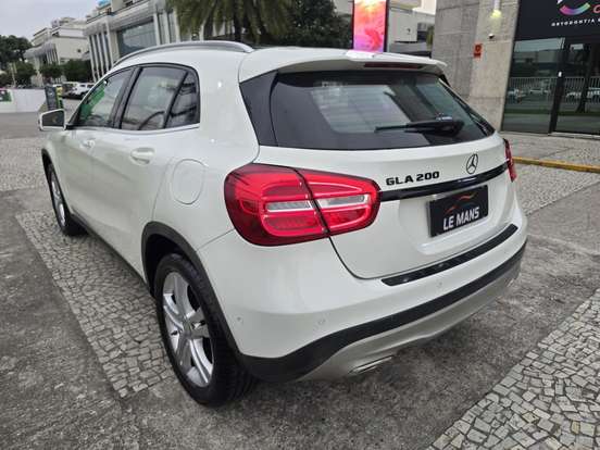 MERCEDES-BENZ-GLA 200-2016