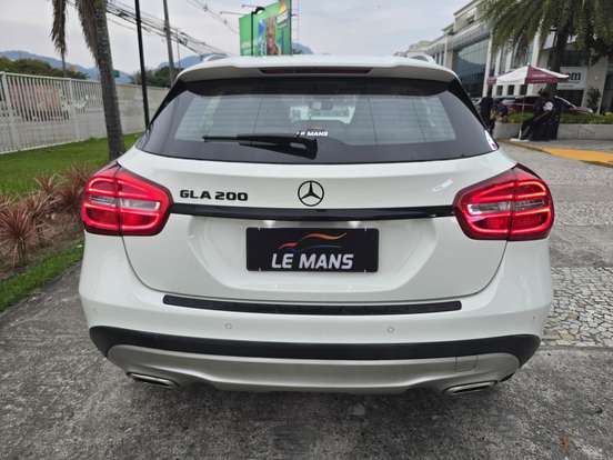 MERCEDES-BENZ-GLA 200-2016