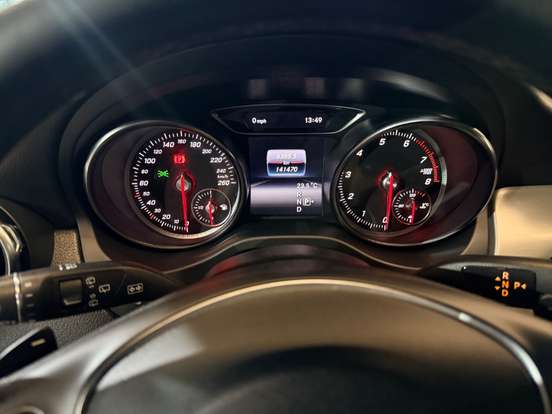 MERCEDES-BENZ-GLA 200-2019