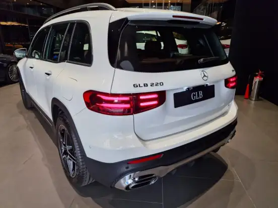 MERCEDES-BENZ-GLB 220-2026