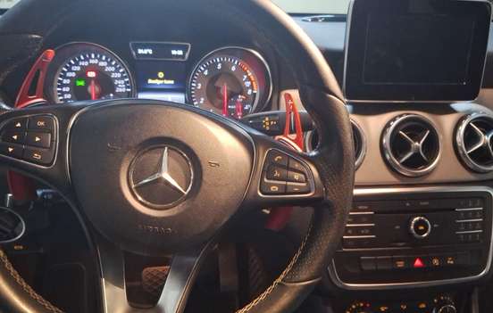 MERCEDES-BENZ-GLA 200-2017