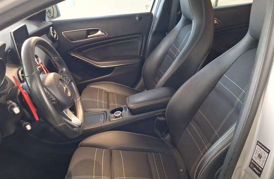 MERCEDES-BENZ-GLA 200-2017
