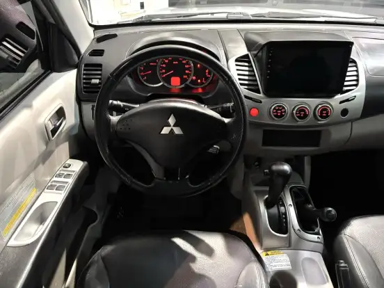 MITSUBISHI-L200 TRITON-2011