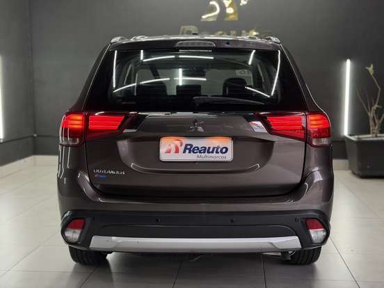 MITSUBISHI-OUTLANDER-2.0 16V GASOLINA 4P AUTOMÁTICO MITSUBISHI-OUTLANDER-2015