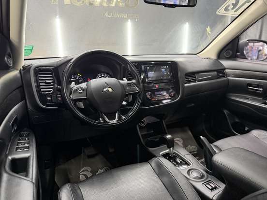 MITSUBISHI-OUTLANDER-2015