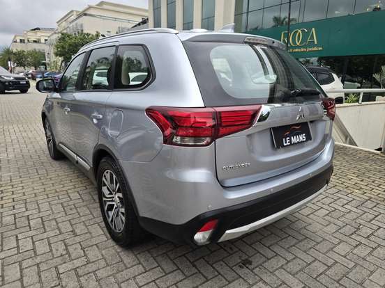 MITSUBISHI-OUTLANDER-2017