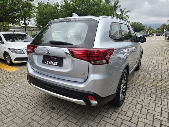 MITSUBISHI-OUTLANDER-2.0 COMFORT 16V GASOLINA 4P AUTOMÁTICO MITSUBISHI-OUTLANDER-2017