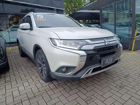 MITSUBISHI-OUTLANDER-2.0 MIVEC GASOLINA GLS AUTOMÁTICO MITSUBISHI-OUTLANDER-2018