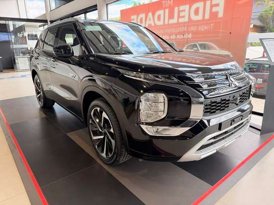 MITSUBISHI-OUTLANDER-2025