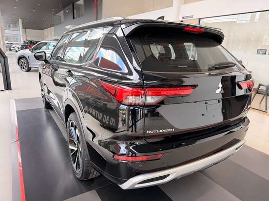 MITSUBISHI-OUTLANDER-2025