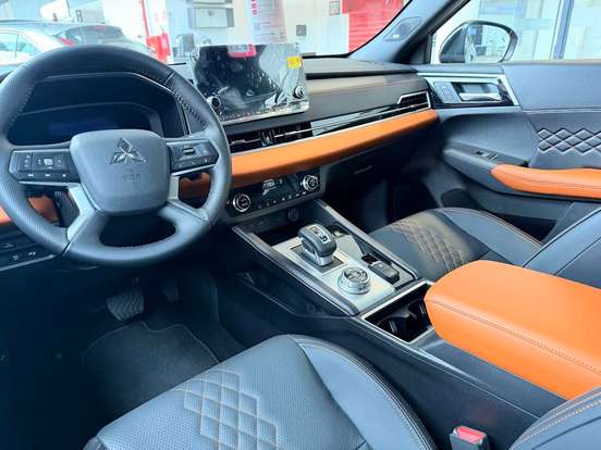 MITSUBISHI-OUTLANDER-2025