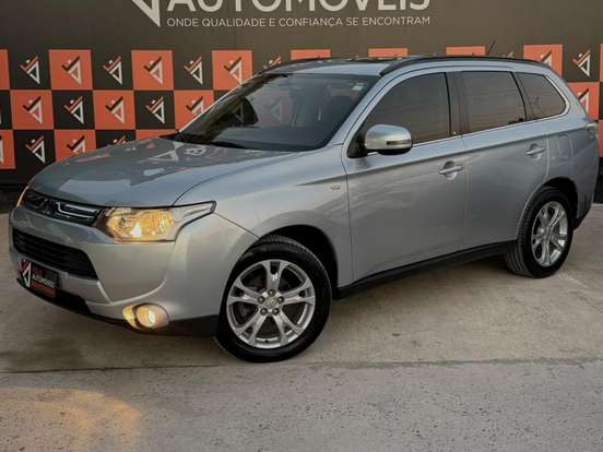 MITSUBISHI-OUTLANDER-3.0 GT 4X4 V6 24V GASOLINA 4P AUTOMÁTICO MITSUBISHI-OUTLANDER-2013