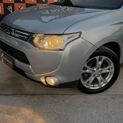 MITSUBISHI-OUTLANDER-3.0 GT 4X4 V6 24V GASOLINA 4P AUTOMÁTICO MITSUBISHI-OUTLANDER-2013