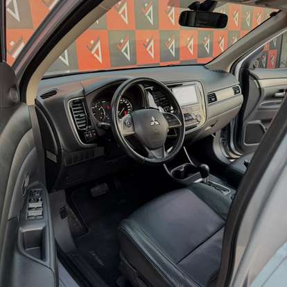 MITSUBISHI-OUTLANDER-3.0 GT 4X4 V6 24V GASOLINA 4P AUTOMÁTICO MITSUBISHI-OUTLANDER-2013