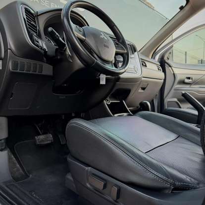MITSUBISHI-OUTLANDER-2013