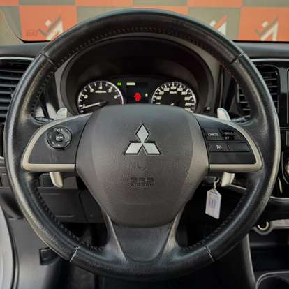 MITSUBISHI-OUTLANDER-2013