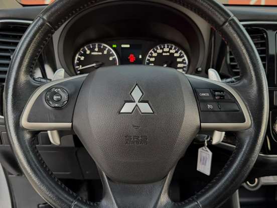 MITSUBISHI-OUTLANDER-3.0 GT 4X4 V6 24V GASOLINA 4P AUTOMÁTICO MITSUBISHI-OUTLANDER-2013