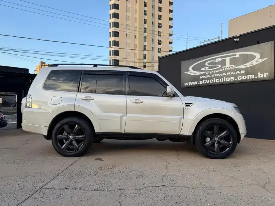 MITSUBISHI-PAJERO FULL-3.2 HPE 4X4 16V TURBO INTERCOOLER DIESEL 4P AUTOMÁTICO MITSUBISHI-PAJERO FULL-2013