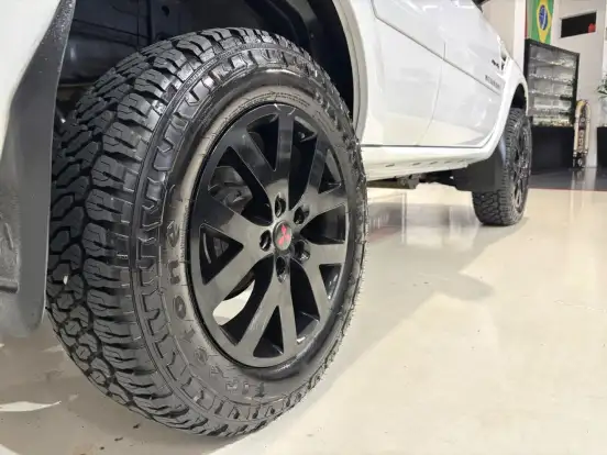 MITSUBISHI-PAJERO TR4-2014