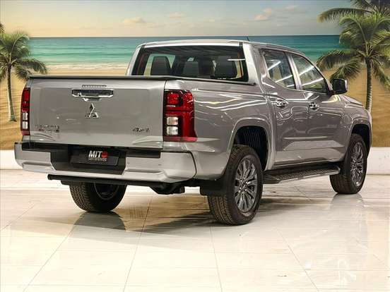 MITSUBISHI-TRITON-2025