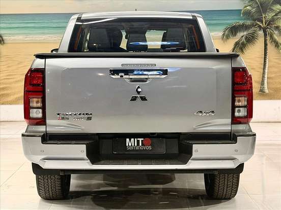 MITSUBISHI-TRITON-2025