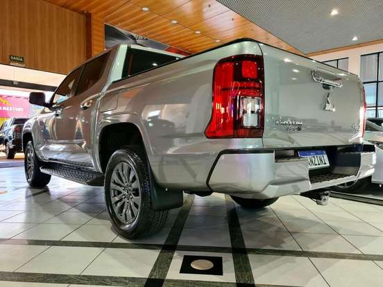 MITSUBISHI-TRITON-2.4 BITURBO DIESEL CD HPE-S 4X4 AUTOMÁTICO MITSUBISHI-TRITON-2025