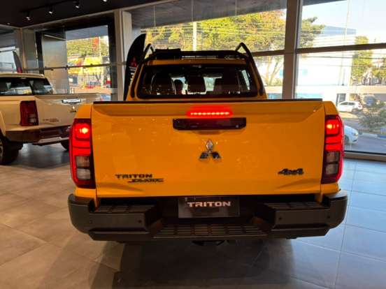 MITSUBISHI-TRITON-2.4 BITURBO DIESEL CD SAVANA 4X4 AUTOMÁTICO MITSUBISHI-TRITON-2026