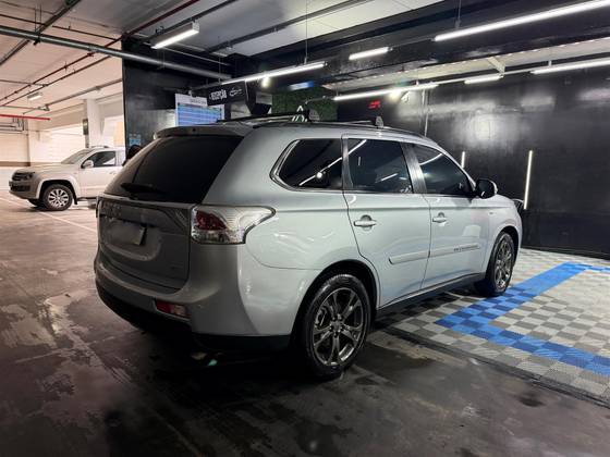 MITSUBISHI OUTLANDER 3.0 GT 4X4 V6 24V GASOLINA 4P AUTOMÁTICO
