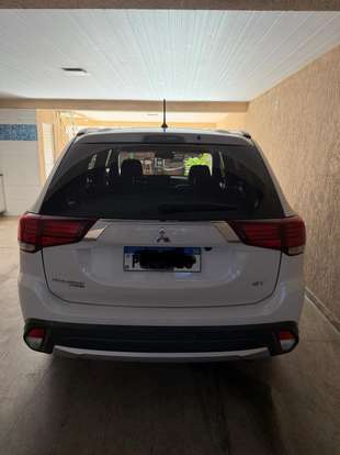 MITSUBISHI-OUTLANDER-3.0 GT 4X4 V6 24V GASOLINA 4P AUTOMÁTICO MITSUBISHI-OUTLANDER-2015