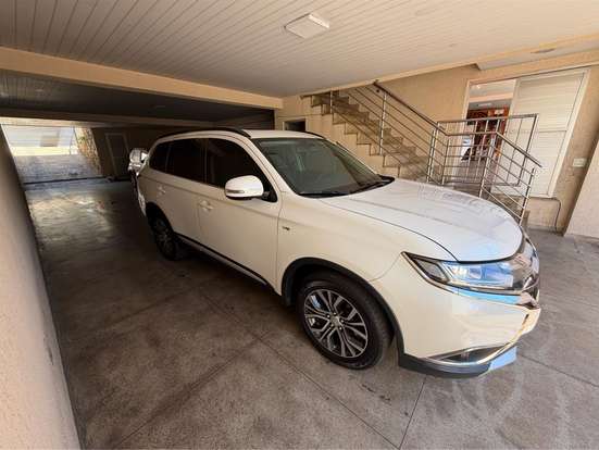 MITSUBISHI-OUTLANDER-3.0 GT 4X4 V6 24V GASOLINA 4P AUTOMÁTICO MITSUBISHI-OUTLANDER-2015