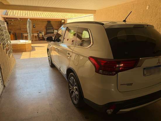 MITSUBISHI-OUTLANDER-2015