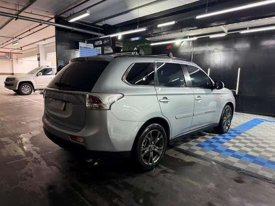 MITSUBISHI-OUTLANDER-3.0 GT 4X4 V6 24V GASOLINA 4P AUTOMÁTICO MITSUBISHI-OUTLANDER-2015