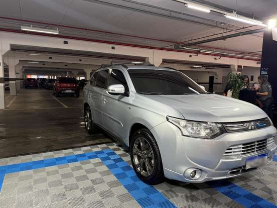 MITSUBISHI-OUTLANDER-3.0 GT 4X4 V6 24V GASOLINA 4P AUTOMÁTICO MITSUBISHI-OUTLANDER-2015