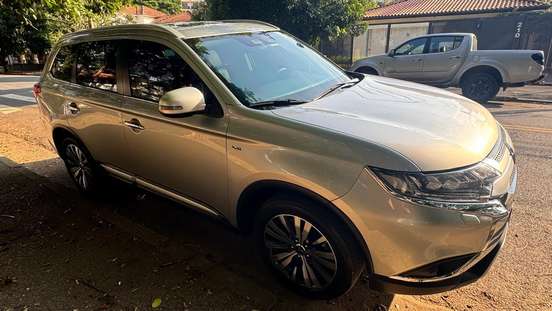 MITSUBISHI-OUTLANDER-2019