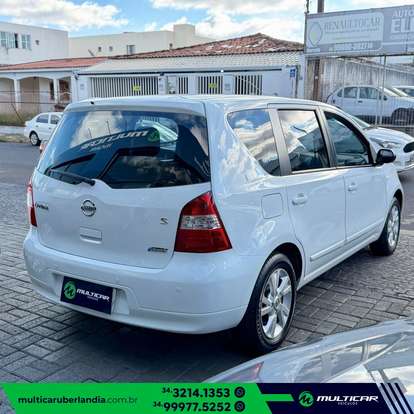 NISSAN-LIVINA-2012