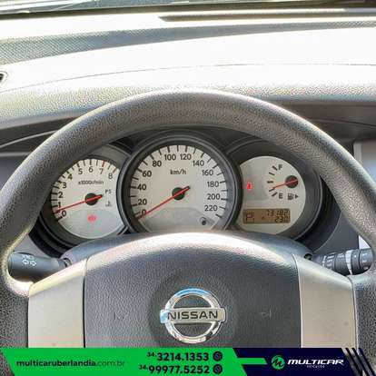 NISSAN-LIVINA-2012