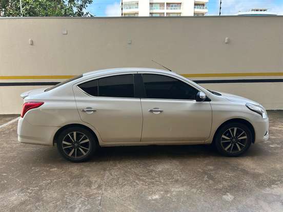 NISSAN-VERSA-2019
