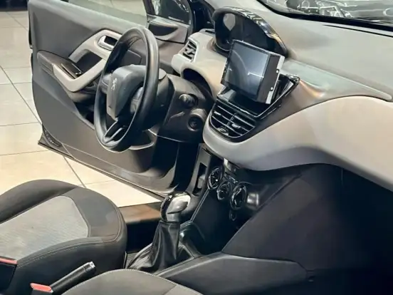 PEUGEOT-208-2013