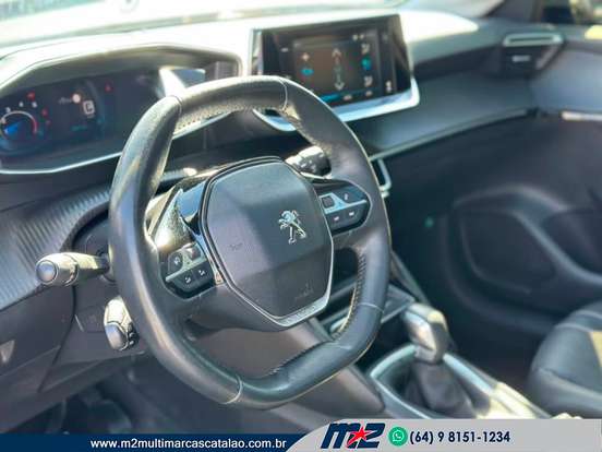 PEUGEOT-208-2021