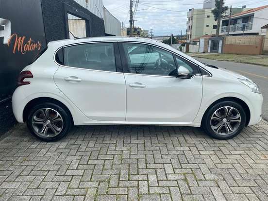 PEUGEOT-208-2015