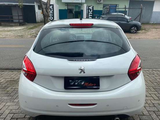 PEUGEOT-208-2015