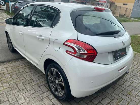 PEUGEOT-208-2015