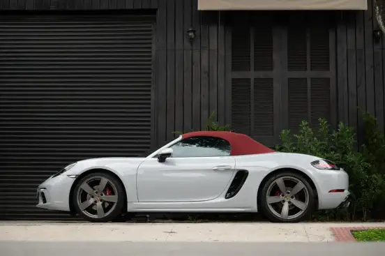 PORSCHE-718-2023