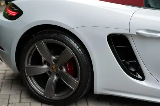 PORSCHE-718-2023