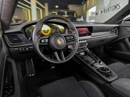 PORSCHE-911-2025