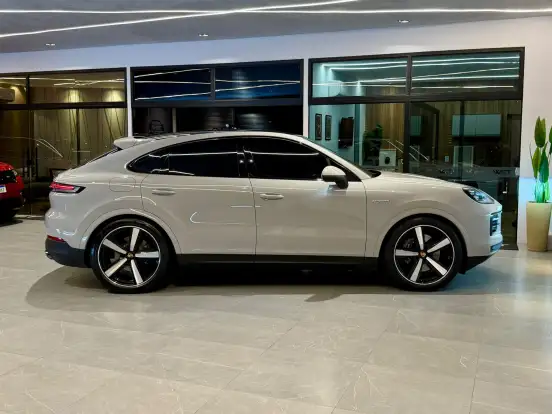 PORSCHE-CAYENNE-2025