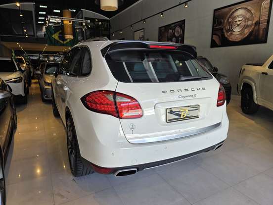 PORSCHE-CAYENNE-2010