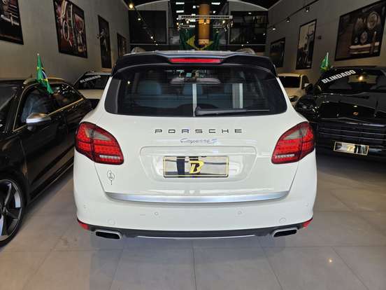 PORSCHE-CAYENNE-2010