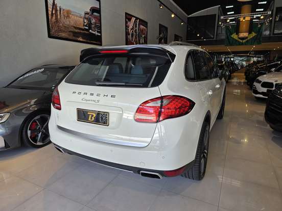 PORSCHE-CAYENNE-2010